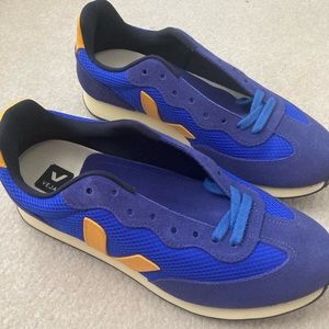 Men’s VEJA shoes.